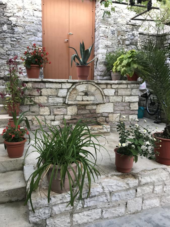 Tourists Guest House Gjirokastër المظهر الخارجي الصورة