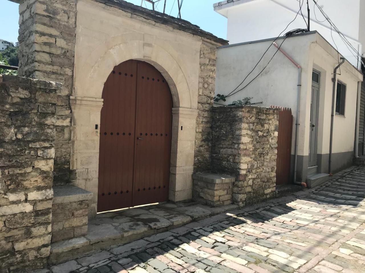 Tourists Guest House Gjirokastër المظهر الخارجي الصورة